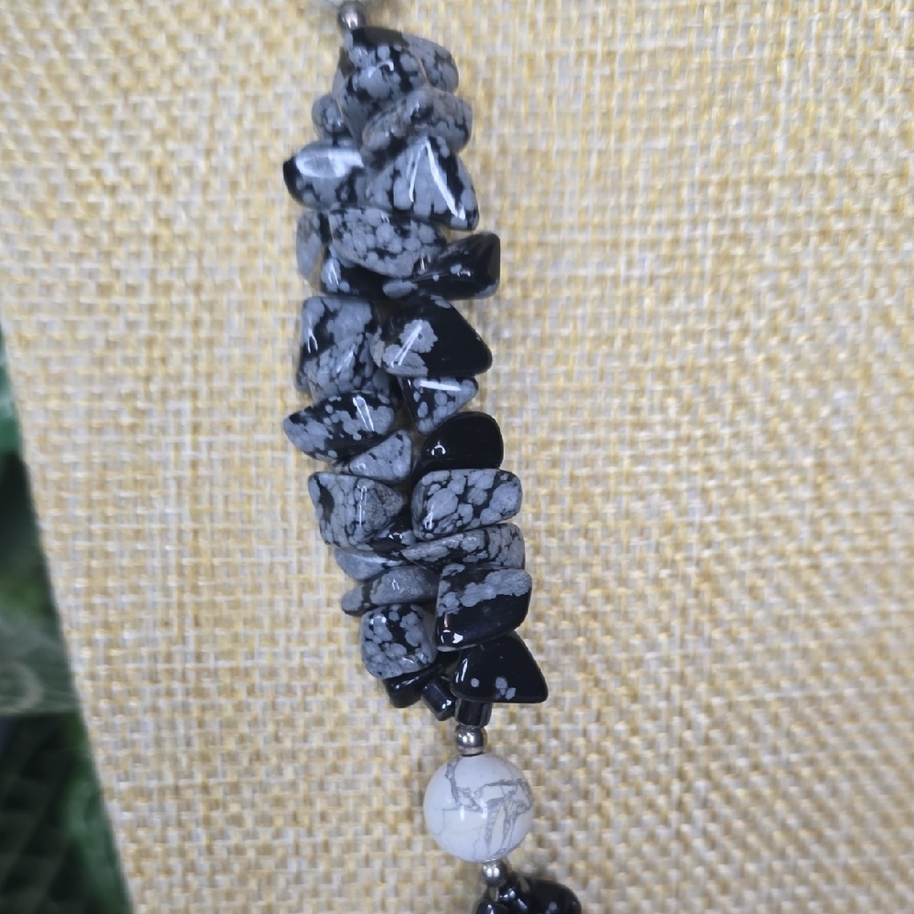 Snowflake Obsidian and Cream/White Howlite Silver Tone Beaded Necklace - Picture 4 of 13